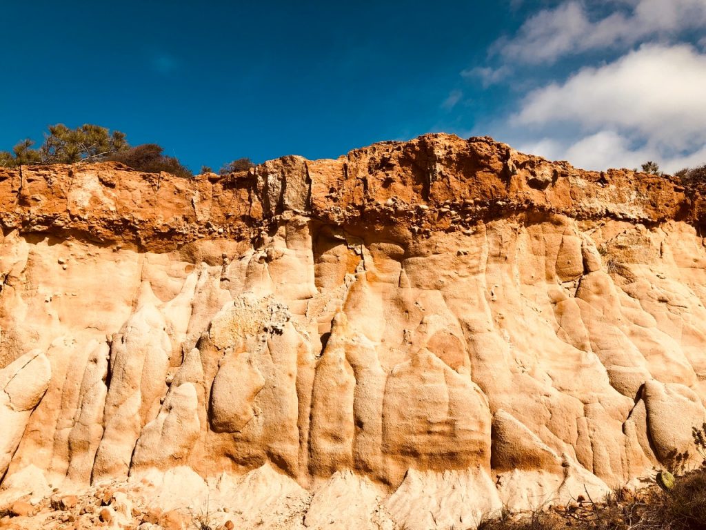 limestone cliffs portugal